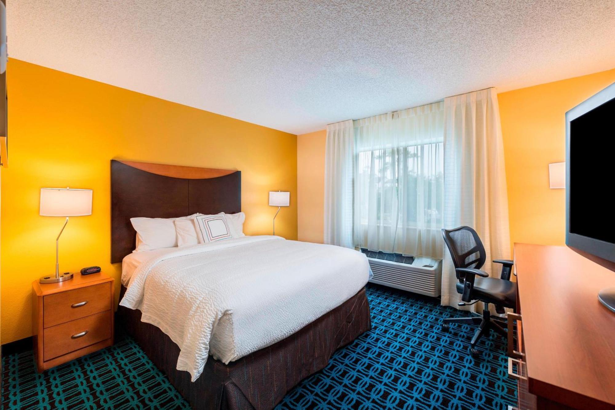 Fairfield Inn And Suites St Petersburg Clearwater Pinellas Park Exterior photo